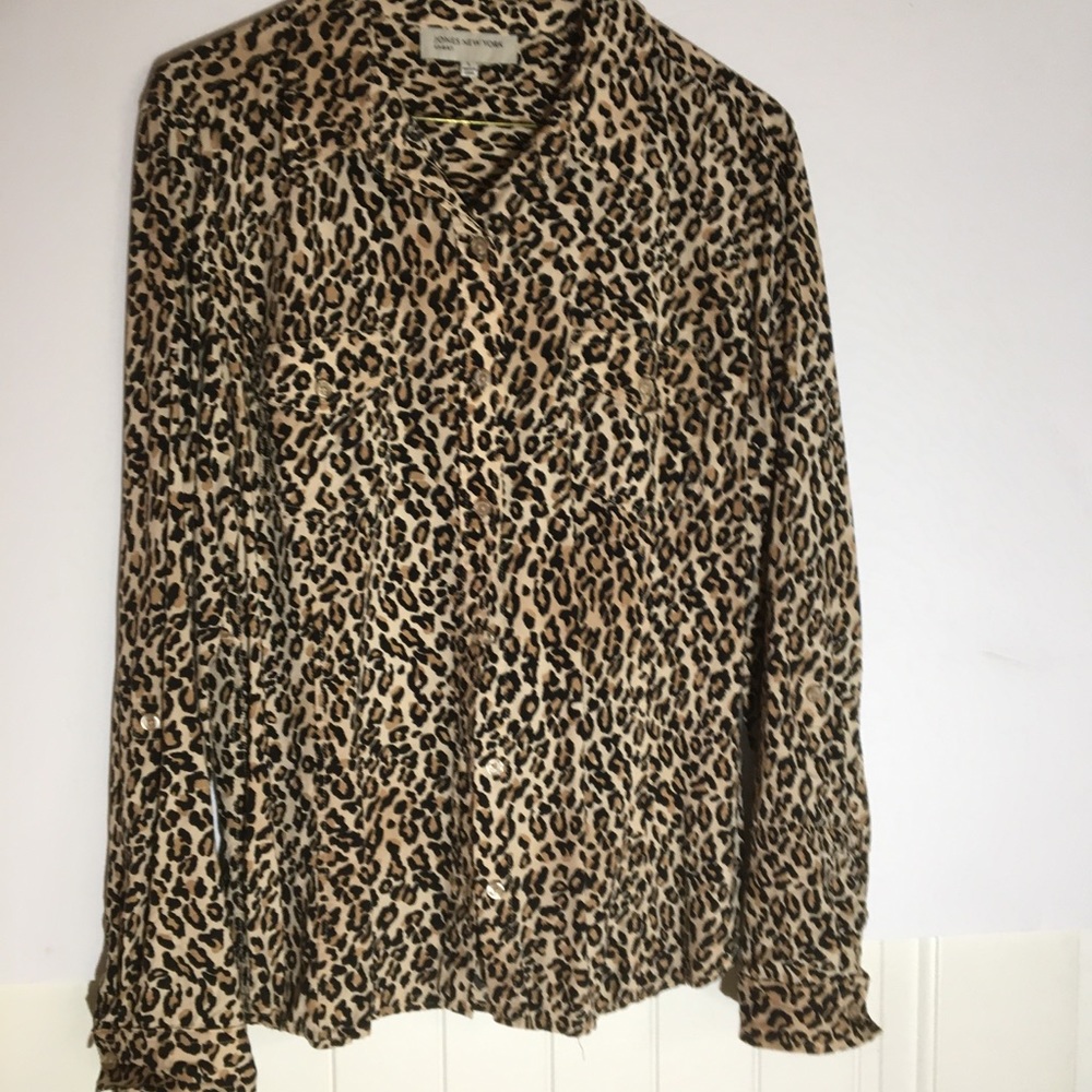 classy cheetah print blouse by Jones New York Sport sz L